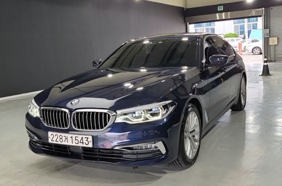 BMW 5-Series 520d Luxury Plus — пробег 74 400 км — фото 2 из 5
