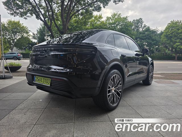 Porsche Macan Base 4 — пробег 12 200 км — фото 2 из 5