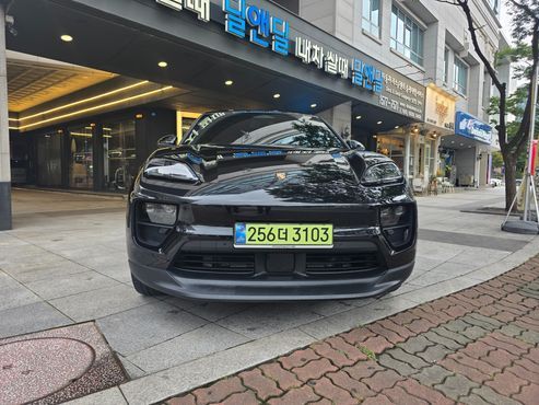 Porsche Macan Base 4 — пробег 12 200 км — фото 3 из 5