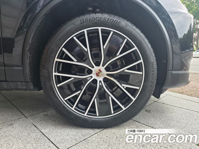 Porsche Macan Base 4 — пробег 12 200 км — фото 5 из 5
