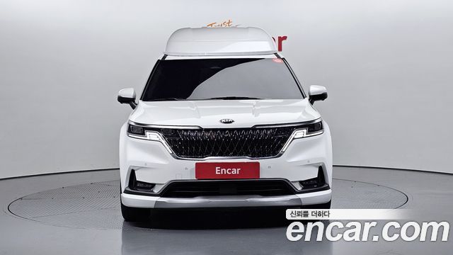 Kia Carnival 9-Seater Hi-Limousine Signature — пробег 70 095 км — фото 3 из 5