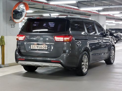 Kia Carnival 9-seater Prestige — пробег 125 060 км — фото 2 из 5