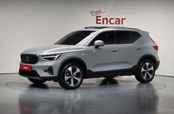 Volvo XC40 B4 Ultra Bright — пробег 7 827 км — фото 1 из 5