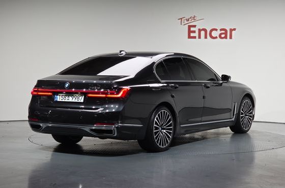 BMW 7-Series 730d xDrive Design Pure Excellence — пробег 136 901 км — фото 2 из 5
