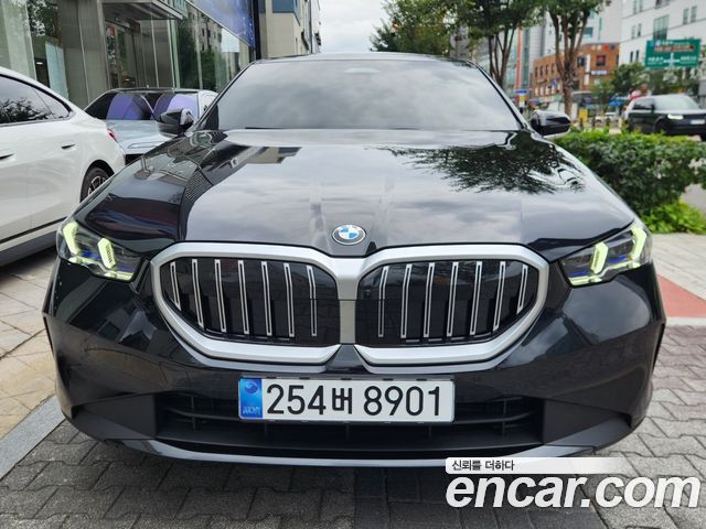 BMW 5-Series 520i — пробег 800 км — фото 1 из 5