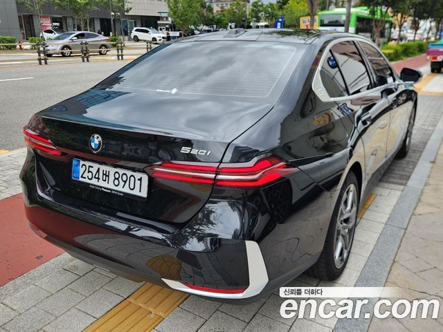 BMW 5-Series 520i — пробег 800 км — фото 3 из 5
