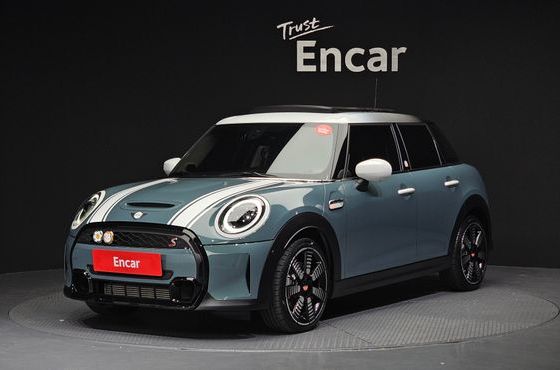 Mini Cooper 5Door Multitione Edition 3rd — пробег 8 053 км — фото 1 из 5