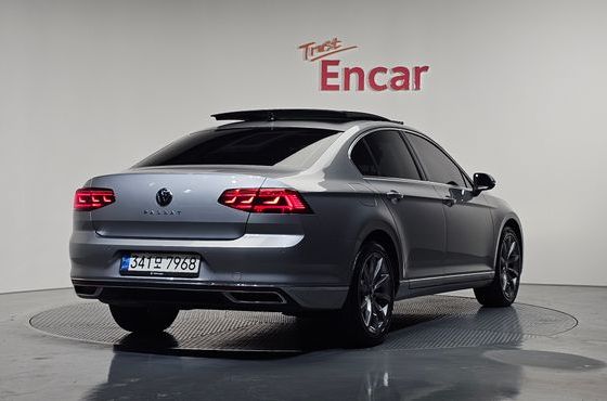 Volkswagen Passat 2.0 TDI Prestige — пробег 12 842 км — фото 2 из 5