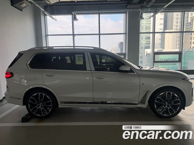 BMW X7 xDrive 40i M Sport 6STR — пробег 6 100 км — фото 5 из 5