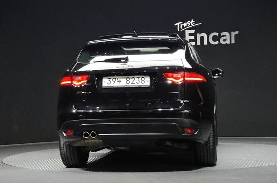 Jaguar F-PACE 20d Prestige — пробег 109 215 км — фото 4 из 5