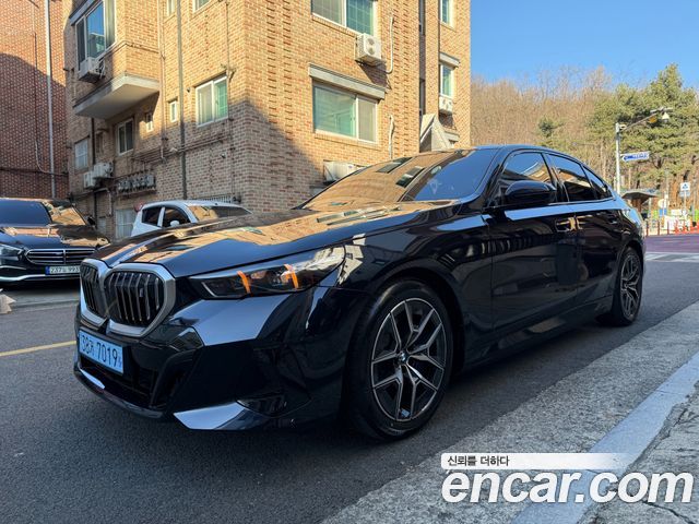 BMW i5 eDrive 40 M Sport — пробег 586 км — фото 2 из 5