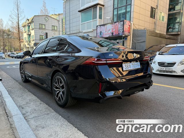 BMW i5 eDrive 40 M Sport — пробег 586 км — фото 5 из 5