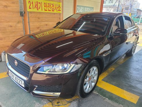 Jaguar XF 20d Prestige — пробег 90 000 км — фото 2 из 5