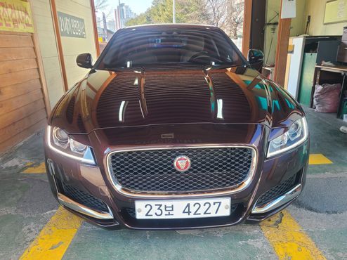 Jaguar XF 20d Prestige — пробег 90 000 км — фото 3 из 5