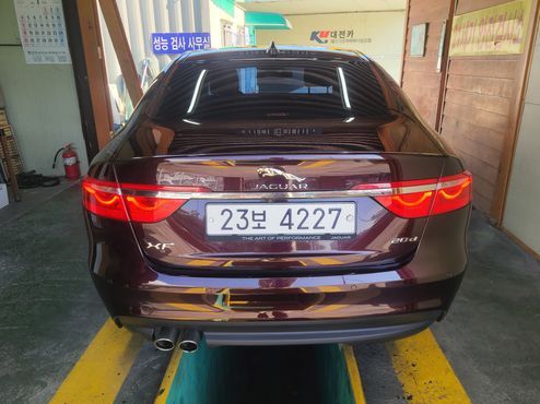 Jaguar XF 20d Prestige — пробег 90 000 км — фото 4 из 5