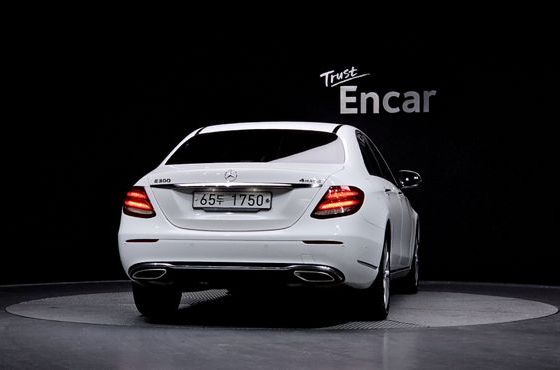 Mercedes-Benz E-Class E300 4MATIC Exclusive — пробег 175 148 км — фото 4 из 5