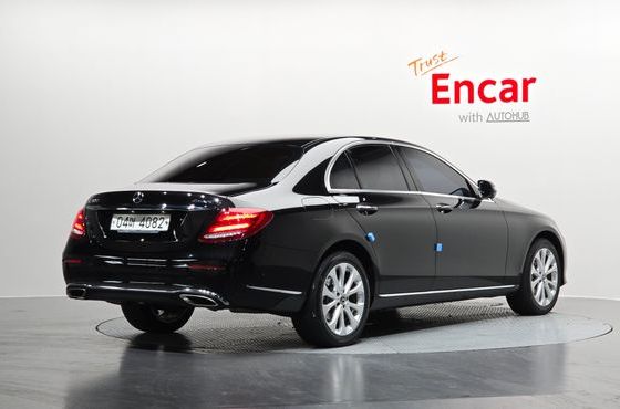 Mercedes-Benz E-Class E300 4MATIC Exclusive Standard — пробег 55 057 км — фото 2 из 5