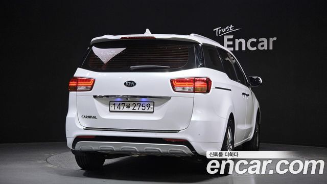 Kia Carnival из Кореи Encar