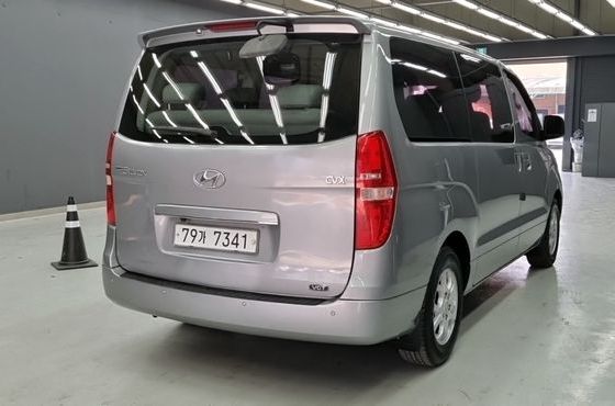 Hyundai Starex 12-Seater Wagon CVX Premium — пробег 85 834 км — фото 2 из 5