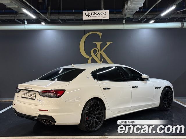 Maserati Quattroporte S Q4 3.0 V6 Gransport — пробег 28 600 км — фото 4 из 5