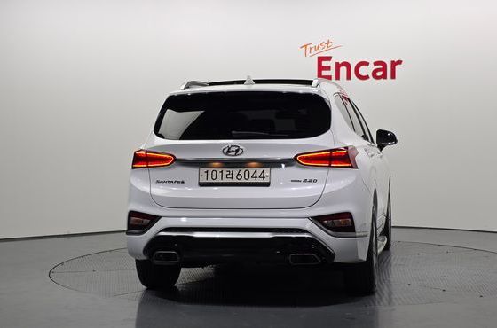 Hyundai Santafe Diesel 2.2 4WD Inspiration — пробег 131 728 км — фото 4 из 5