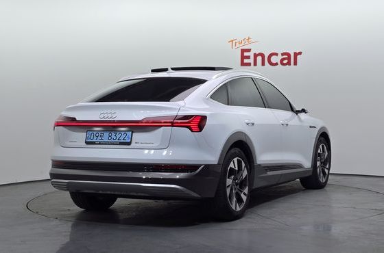 Audi e-tron 50 Quattro Sportback — пробег 47 000 км — фото 2 из 5