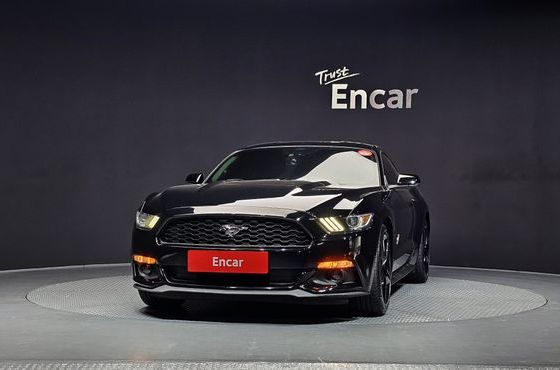 Ford Mustang Coupe — пробег 71 687 км — фото 3 из 5