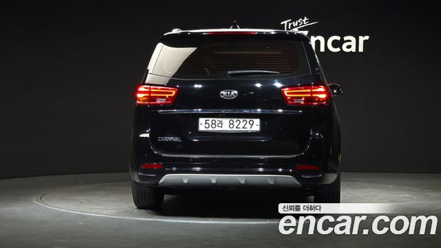Kia Carnival из Кореи Encar