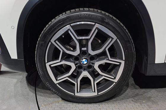 BMW X1 xDrive 20i xLine — пробег 38 904 км — фото 5 из 5
