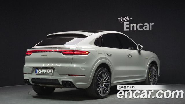 Porsche Cayenne 3.0 E-HYBRID COUPE PLATINUM EDITION — пробег 36 642 км — фото 2 из 5