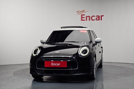 Mini Cooper 5Door Classic Plus Launch Pack Third Generation — пробег 29 114 км — фото 3 из 5