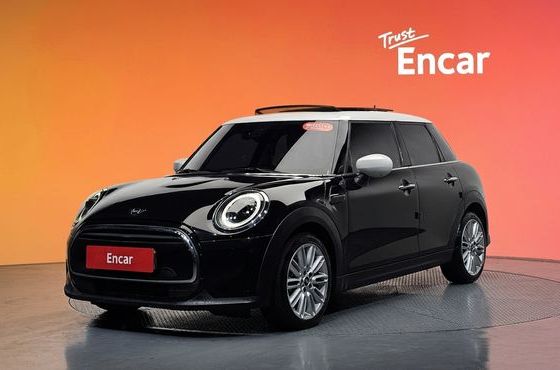 Mini Cooper 5Door Classic Plus Launch Pack Third Generation — пробег 29 114 км — фото 1 из 5