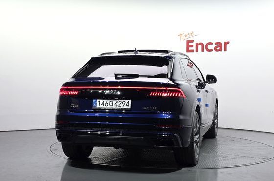 Audi Q8 55 TFSI Quattro Premium — пробег 50 906 км — фото 4 из 5