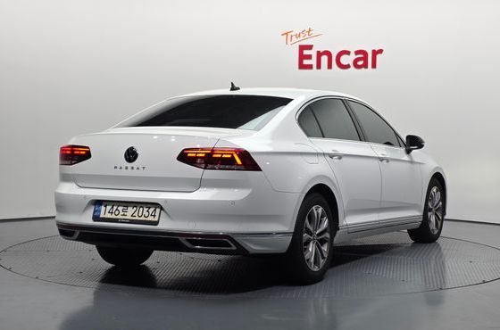 Volkswagen Passat 2.0 TDI Premium — пробег 68 798 км — фото 2 из 5