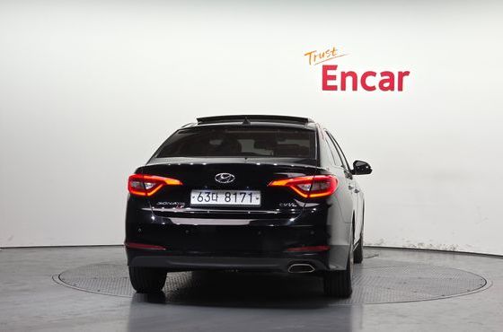 Hyundai Sonata 2.0 Premium — пробег 159 781 км — фото 4 из 5