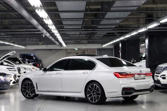 BMW 7-Series 740Li xDrive M Sport Package — пробег 75 000 км — фото 4 из 5
