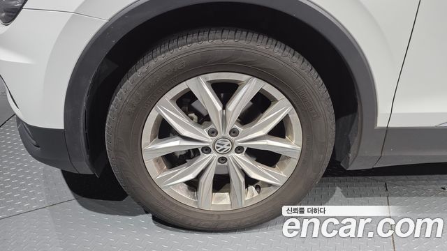 Volkswagen Tiguan 2.0 TDI Premium — пробег 36 260 км — фото 5 из 5