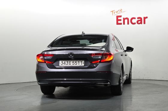 Honda Accord 2.0 Hybrid Touring — пробег 67 979 км — фото 4 из 5