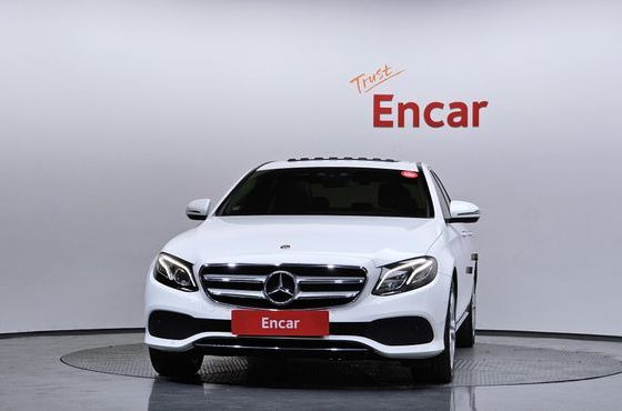 Mercedes-Benz E-Class E220d Avantgarde — пробег 70 171 км — фото 3 из 5