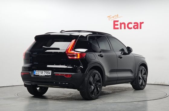 Volvo XC40 B4 Black Edition — пробег 14 948 км — фото 2 из 5