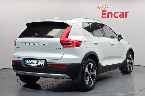 Volvo XC40 B4 Ultimate Bright — пробег 72 953 км — фото 2 из 5