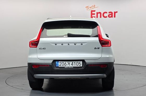 Volvo XC40 B4 Ultimate Bright — пробег 72 953 км — фото 4 из 5
