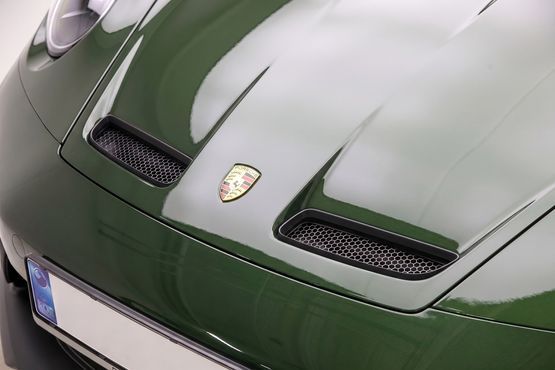 Porsche 911 GT3 Touring — пробег 300 км — фото 5 из 5