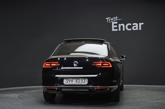 Volkswagen Passat 2.0 TDI Premium — пробег 136 692 км — фото 4 из 5