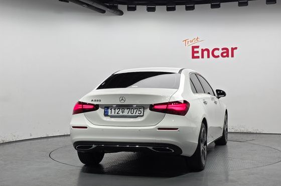 Mercedes-Benz A-Class A220 Sedan — пробег 10 015 км — фото 4 из 5