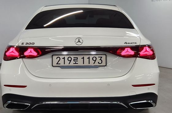 Mercedes-Benz E-Class E300 4MATIC AMG Line — пробег 8 441 км — фото 4 из 5