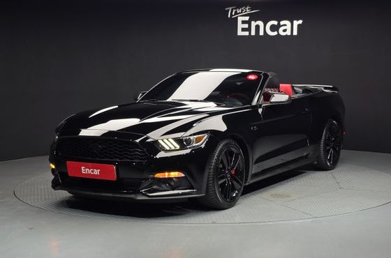 Ford Mustang Convertible — пробег 76 410 км — фото 1 из 5