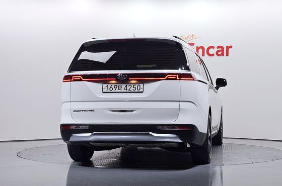Kia Carnival 9-Seater Signature — пробег 65 260 км — фото 4 из 5