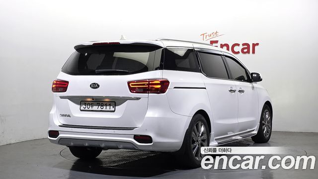 Kia Carnival из Кореи Encar