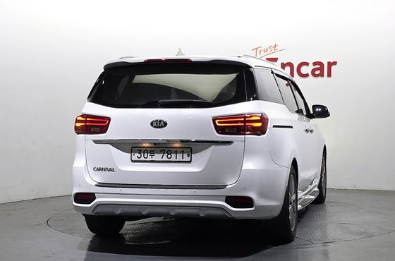 Kia Carnival 9-Seater Prstige — пробег 125 429 км — фото 4 из 5
